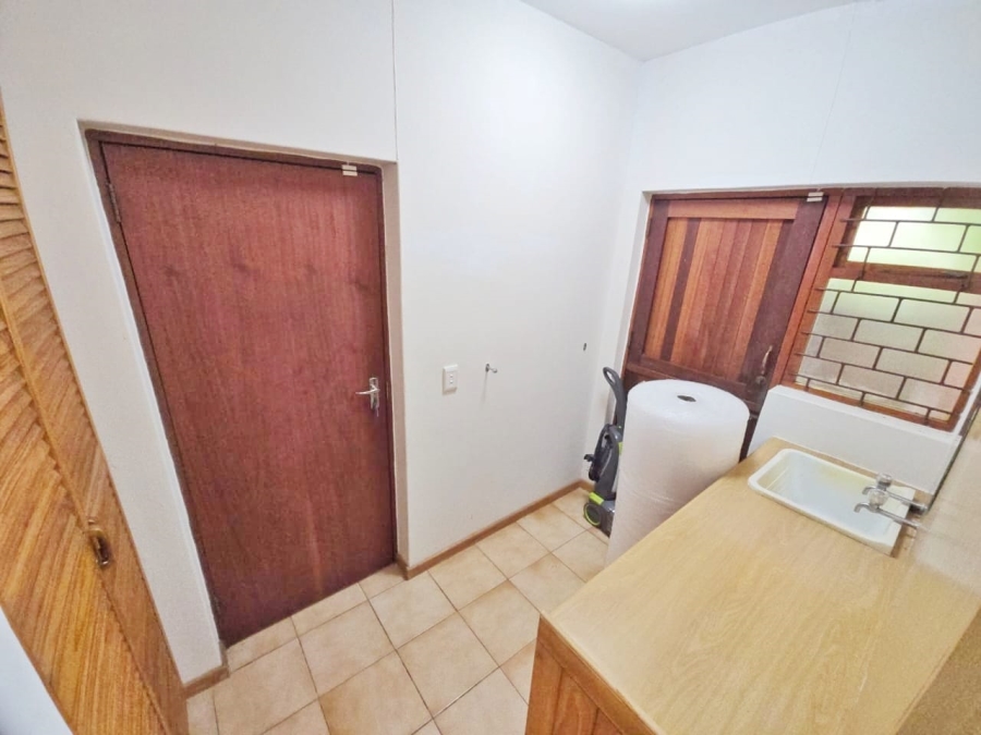 5 Bedroom Property for Sale in Kingfisher Creek Western Cape